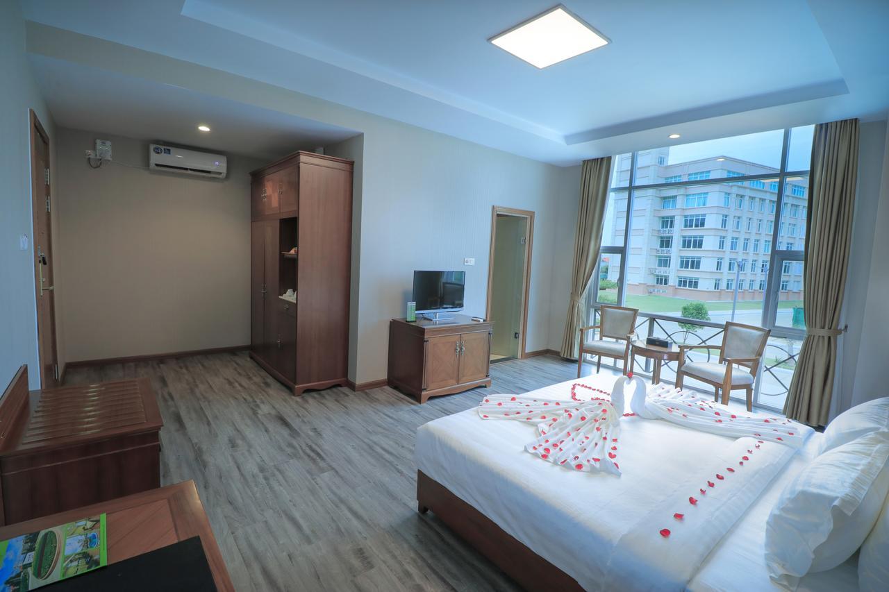 The Hotel Grand Ace Naypyidaw エクステリア 写真