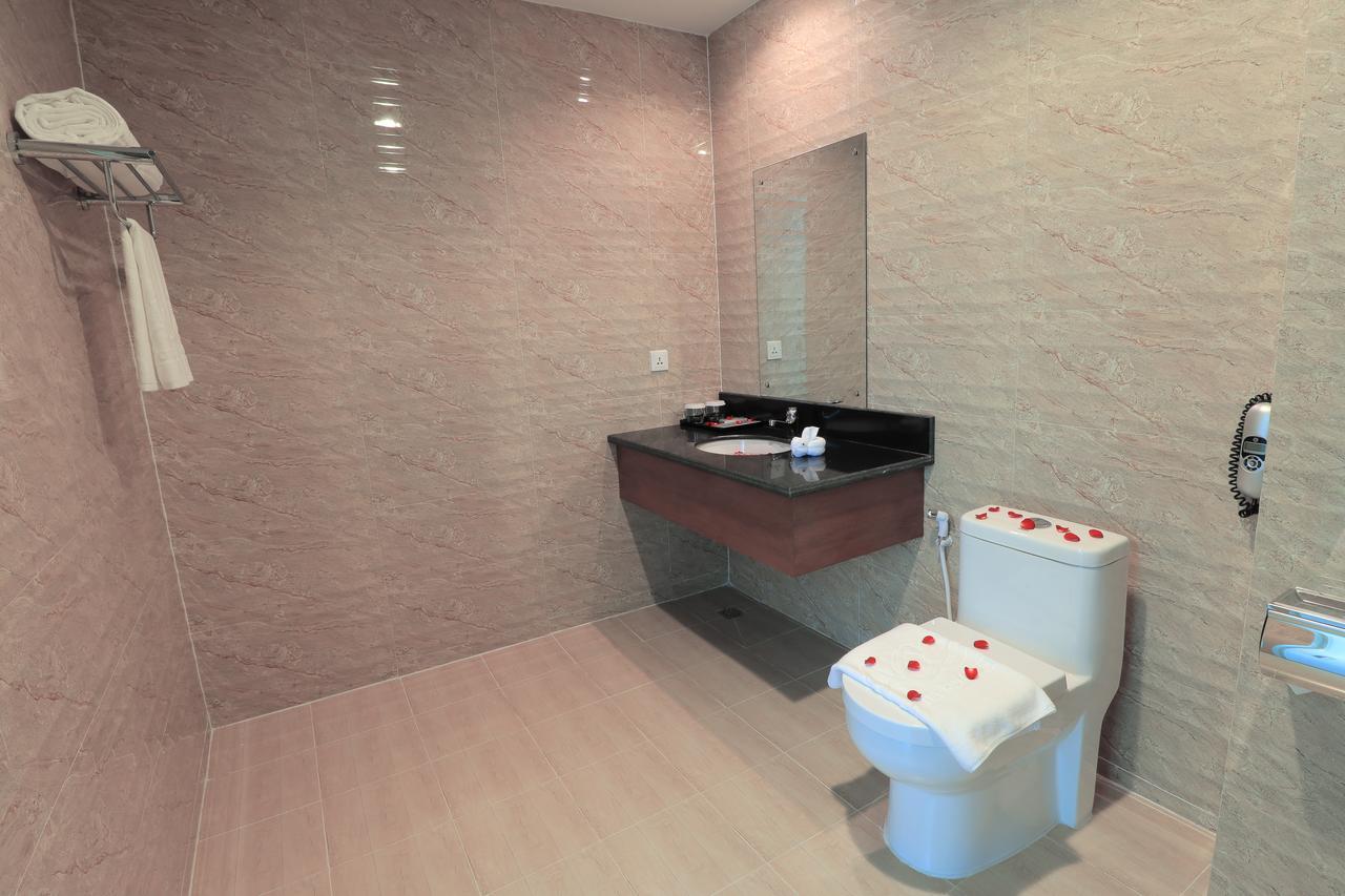 The Hotel Grand Ace Naypyidaw エクステリア 写真