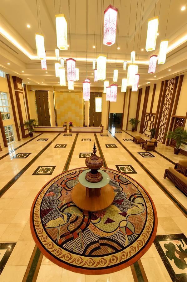 The Hotel Grand Ace Naypyidaw エクステリア 写真